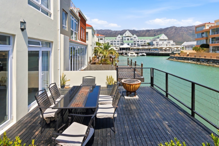 4 Bedroom Property for Sale in Harbour Island Western Cape